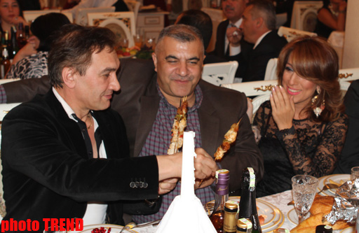 Emil Bədəlov ilin toyunu çaldırdı (FOTO)
